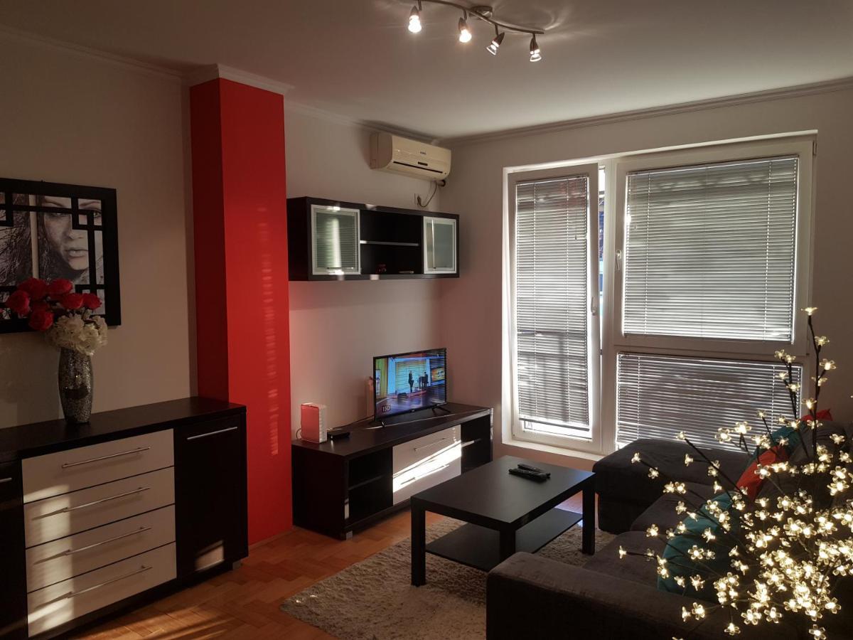 Rajiceva 5- Apartman Sa Prostranom Terasom I Garaznim Mestom Крагуевац Екстериор снимка