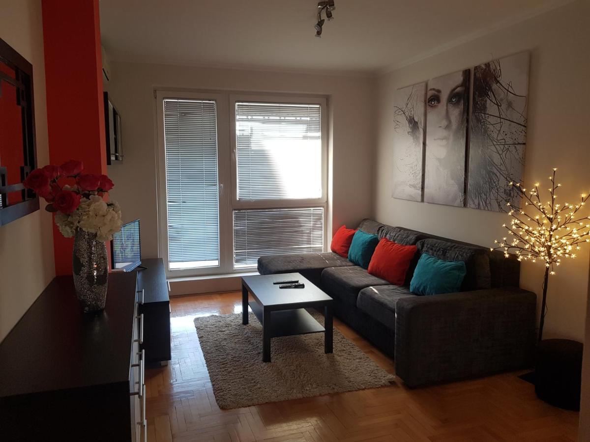 Rajiceva 5- Apartman Sa Prostranom Terasom I Garaznim Mestom Крагуевац Екстериор снимка