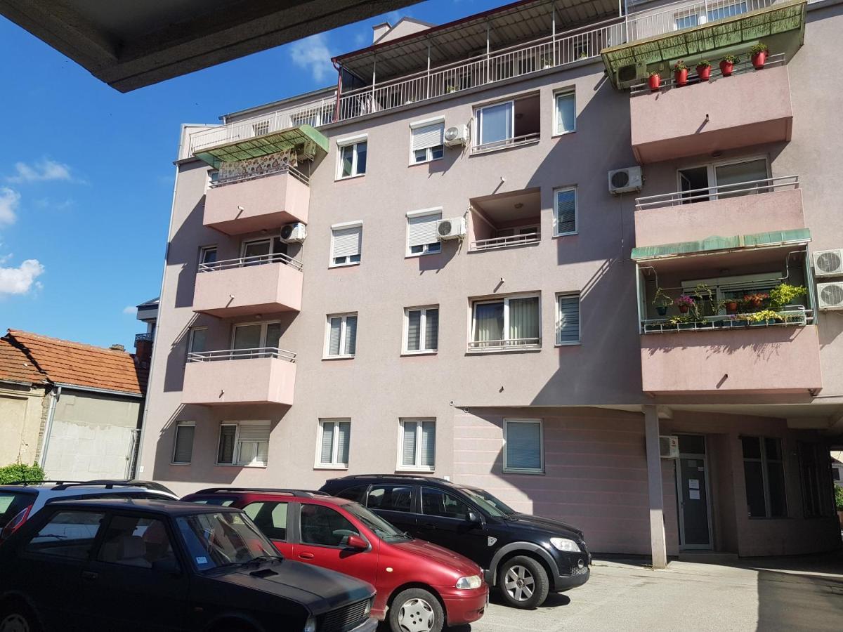 Rajiceva 5- Apartman Sa Prostranom Terasom I Garaznim Mestom Крагуевац Екстериор снимка