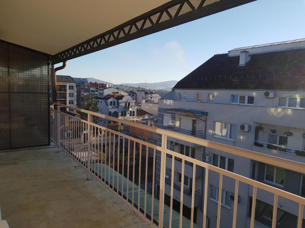 Rajiceva 5- Apartman Sa Prostranom Terasom I Garaznim Mestom Крагуевац Екстериор снимка