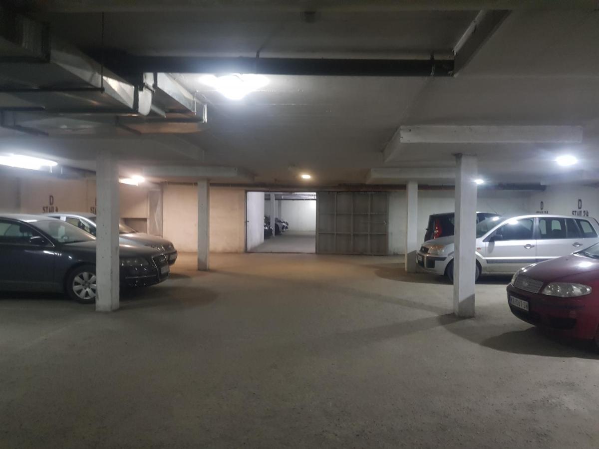 Rajiceva 5- Apartman Sa Prostranom Terasom I Garaznim Mestom Крагуевац Екстериор снимка